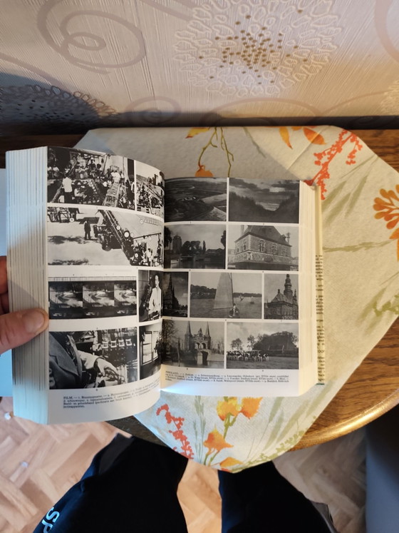 Vintage Verschuerens Modern Dictionary, Standaard Uitgeverij, Coffee table books, Paper, Black (photo 8 of 11)