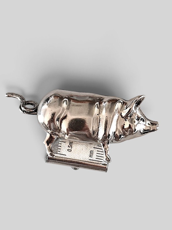 Mètre ruban en forme de cochon style vintage avec pochette en velours – Trendy, Objets déco, Metal (photo 4 of 6)