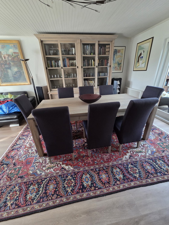 Image 1 of 1 armario antiguo para lencería + mesa de comedor de roble macizo y 8 sillas