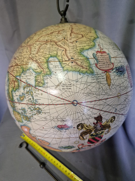 Image 1 of Magnifique globe suspendu