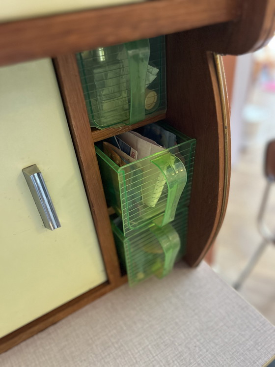 Image 1 of Mueble de cocina retro de los años sesenta, verde claro.