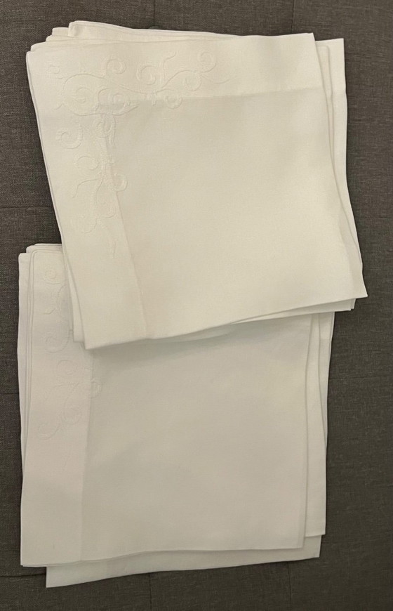 Image 1 of 12 tovaglioli ricamati a mano Eri Textiles