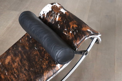 Cassina LC4 Chaise Longue In Ponyskin Van Le Corbusier en Charlotte Perriand 1980