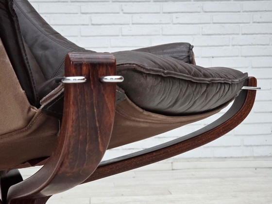 Image 1 of Années 1970, design norvégien de Sigurd Ressel, modèle de fauteuil lounge « Falcon ».