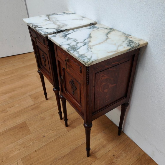 Image 1 of Set antiker Nachttische/Beistelltische mit Marmorplatten