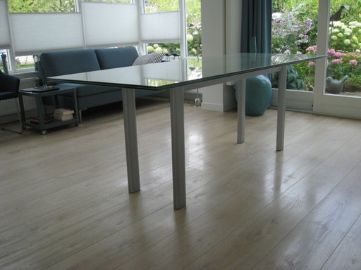 table à manger moderne en verre