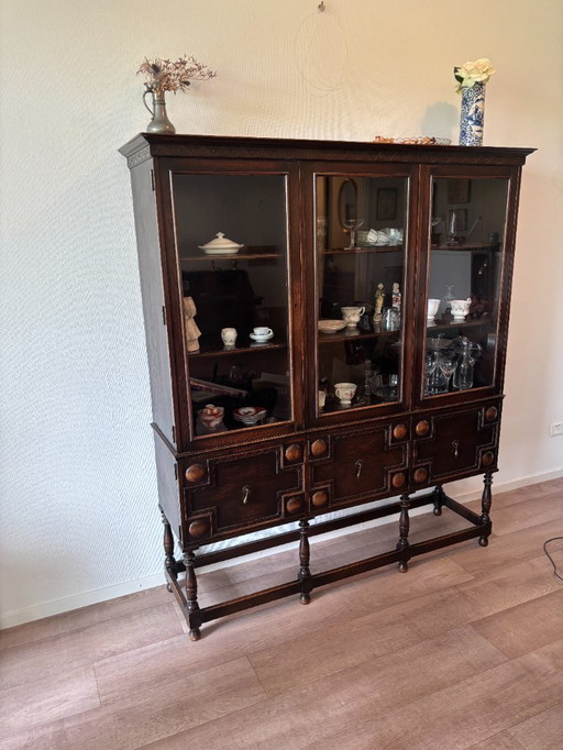 Vintage display cabinet, very good condition