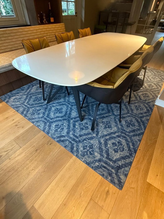 Image 1 of Mesa de comedor Seito diseñada por Walter Knoll con seis sillas de comedor giratorias Husk de B&B Italia de Patricia Urquiola