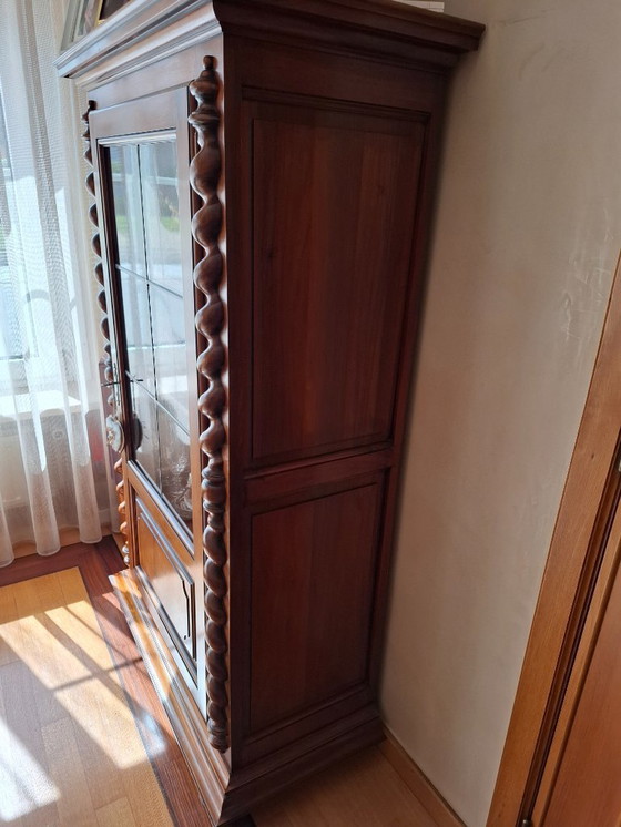 Image 1 of Vetrina in noce francese 