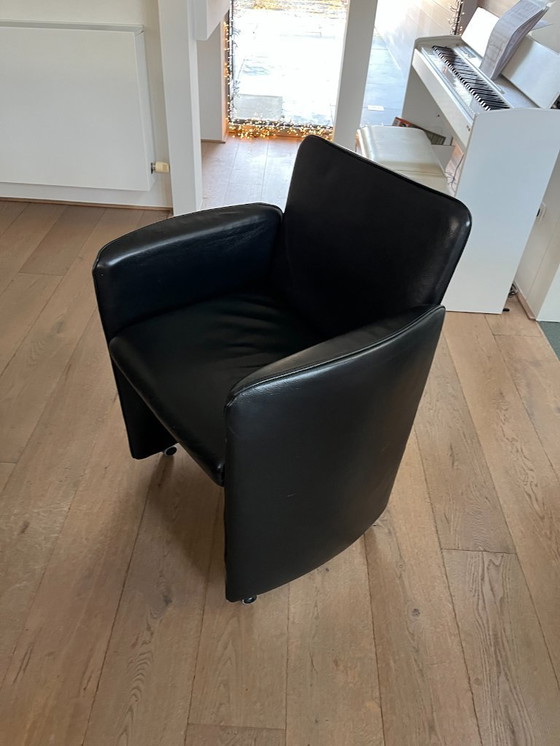 Image 1 of Desalto Stilt 430 design tafel met 6 kuipzeteltjes in leder