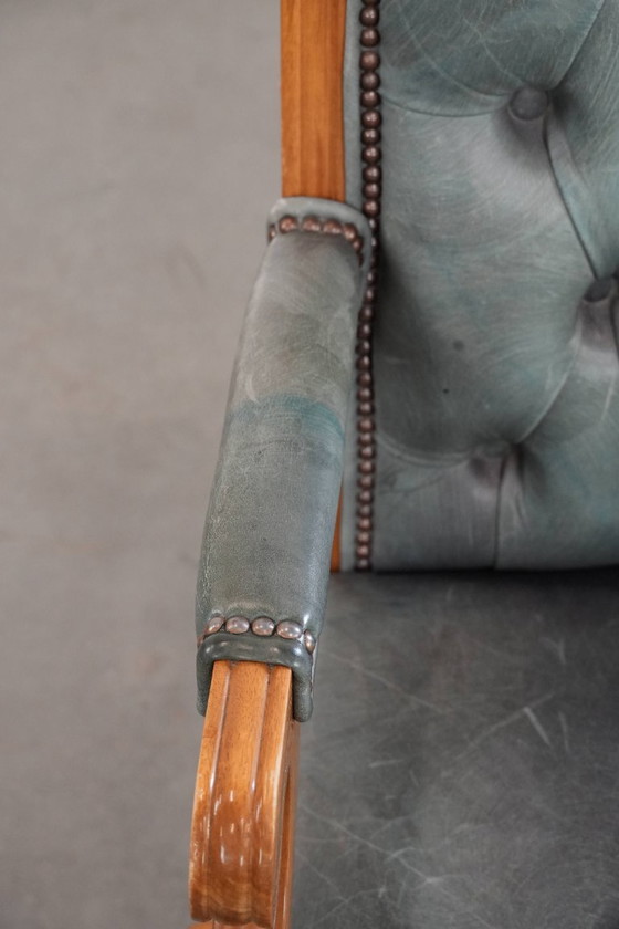 Image 1 of Sedia da ufficio Chesterfield in stile inglese classico con ruote in pelle di mucca azzurra e legno
