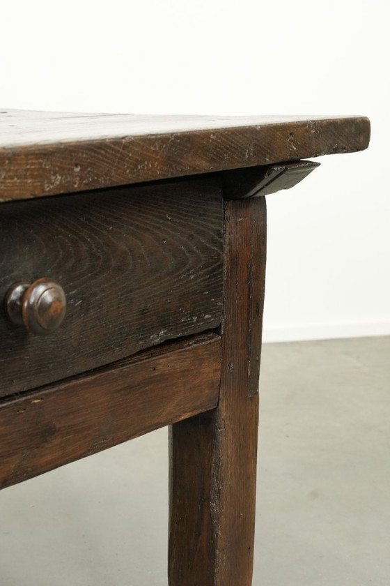 Image 1 of Mesa de centro antigua del siglo XVIII, de madera de castaño, procedente del sur de Europa, con dos cajones.