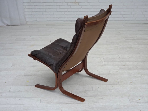 Image 1 of Anni '70, design norvegese di Ingmar Relling, modello "Siesta", pelle per mobili.