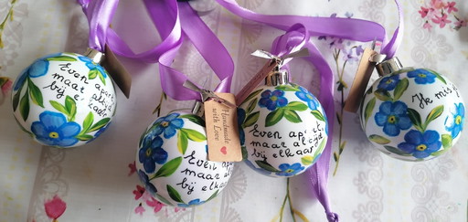 Hand-painted Christmas ball 'Forget-Me-Nots,' Artist Evalien Ritmeester