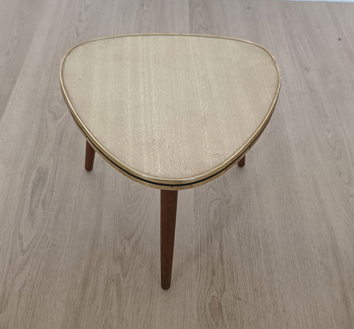 Plantentafeltje vijftiger jaren met formica bovenblad