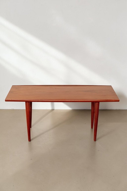 Scandinavische Teak Salontafel Met Tapse Poten – Wood (photo 2 of 7)