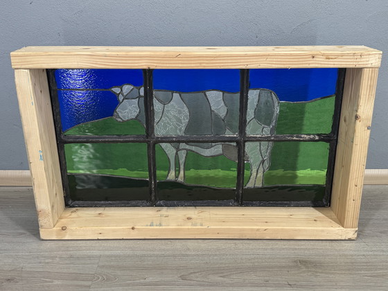 Image 1 of Vetrata colorata con motivo di mucca - realizzata a mano nella finestra della stalla