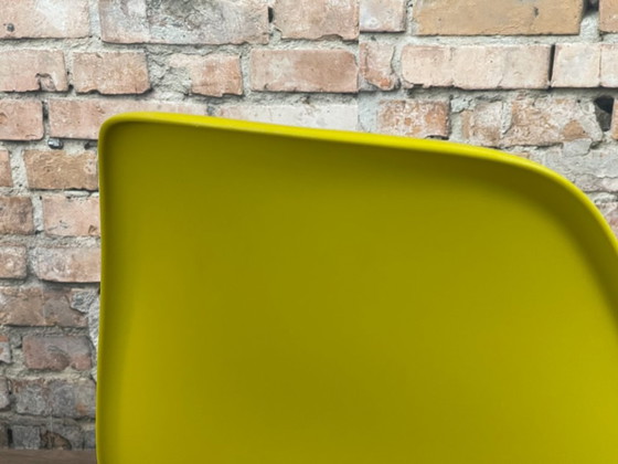 Vitra DSW moutarde/noir - PLUSIEURS EXEMPLAIRES EN STOCK – Chaises & fauteuils, Metal, Plastic (photo 14 of 16)