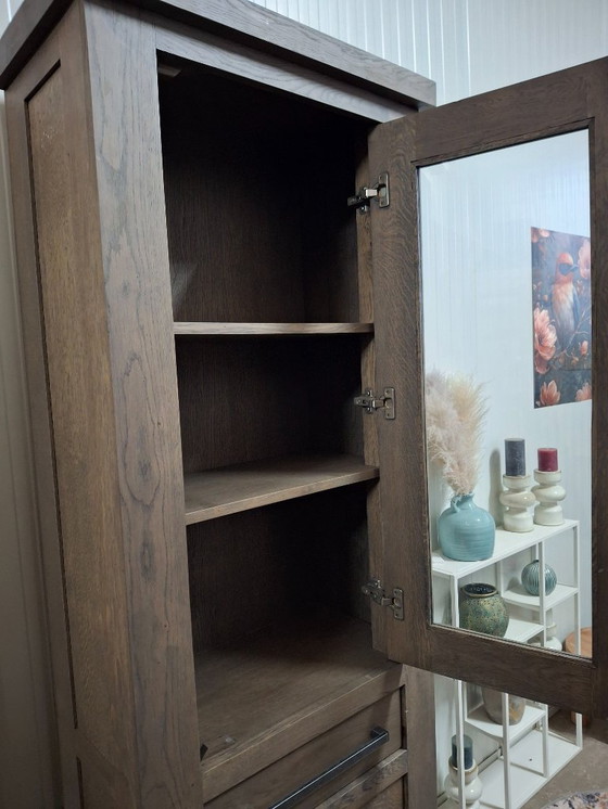 Image 1 of Robuuste vitrinekast van massief eiken, nieuw