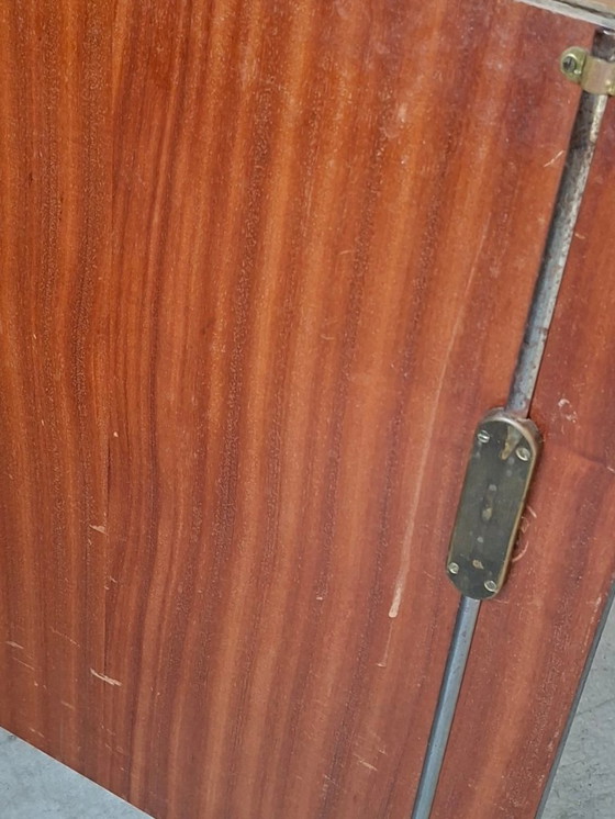 Image 1 of Vitrine vintage en loupe de noyer des années 1940/1950 – Design italien du milieu du siècle