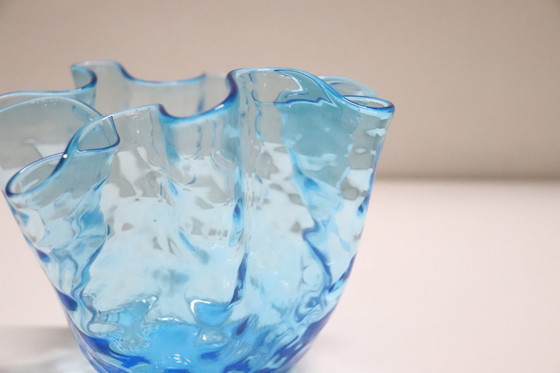 Image 1 of Jarrón pequeño con forma de pañuelo de cristal de Murano italiano