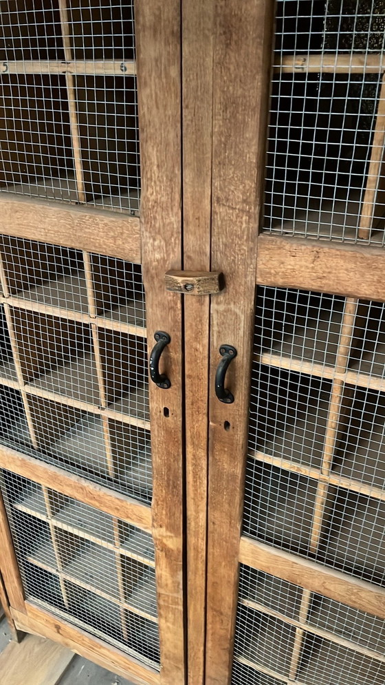 Image 1 of Scarpiera vintage di una scuola