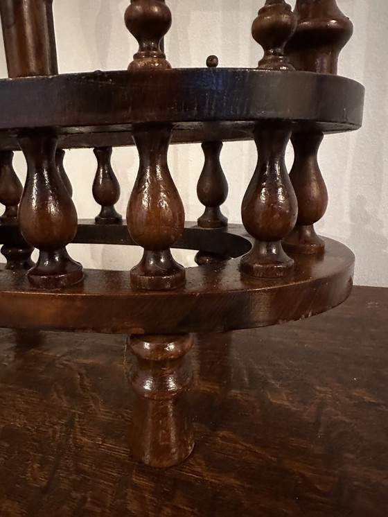 Image 1 of Paragüero antiguo de madera torneada, ca. 1900