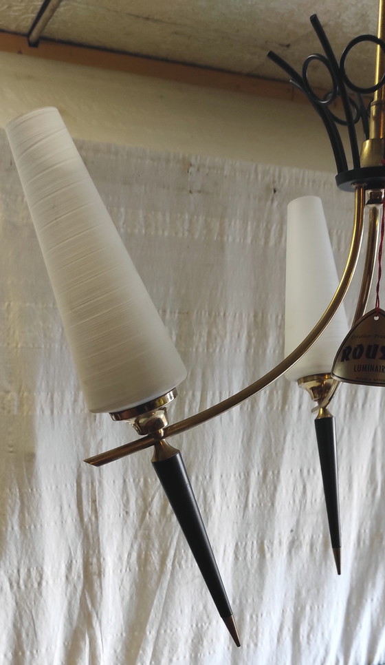 Image 1 of Lampadario modernista in metallo oro e nero, paralume a tulipano opalino - anni '50