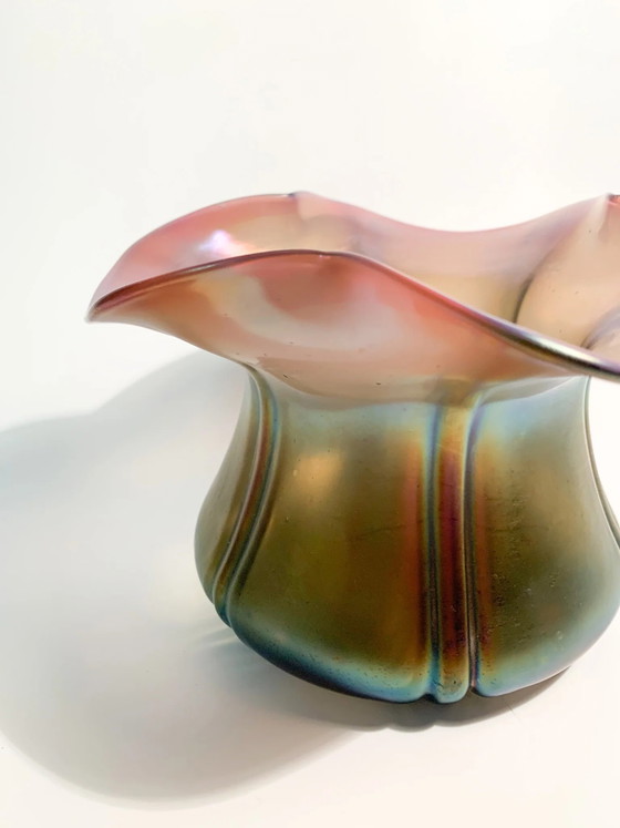 Vaso in vetro iridescente Loetz con apertura a forma di fiore, anni '40 – Vasi (photo 4 of 9)