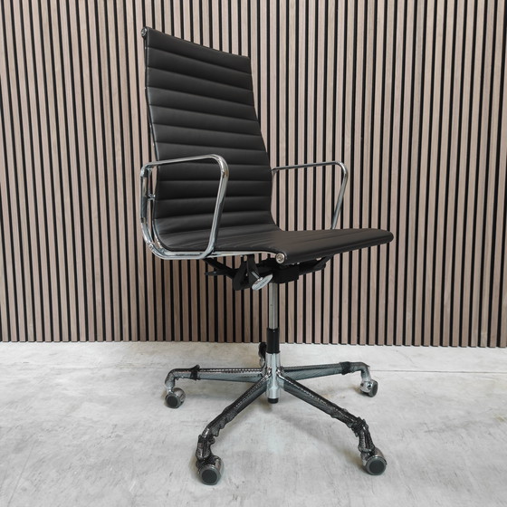 Image 1 of Vitra Eames EA 119 Bureaustoel in Mokka Premium Leder