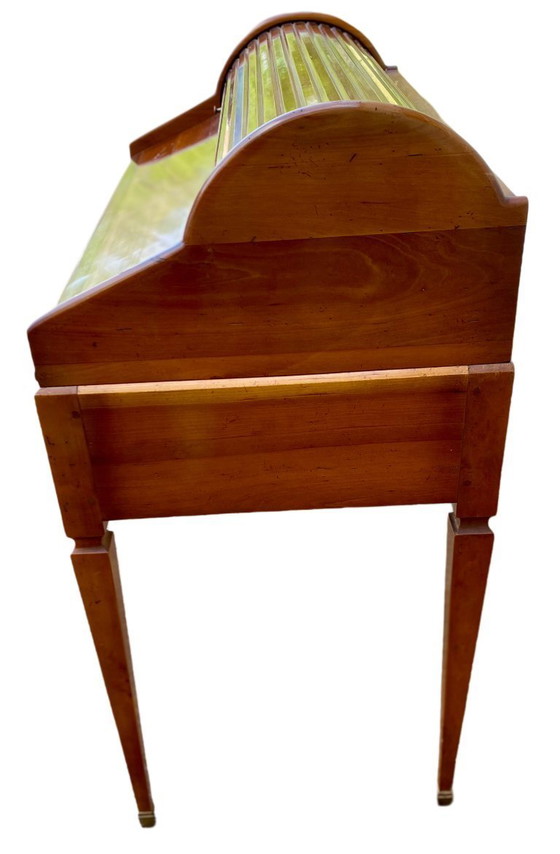 Image 1 of Bureau à cylindre Louis XVI en merisier