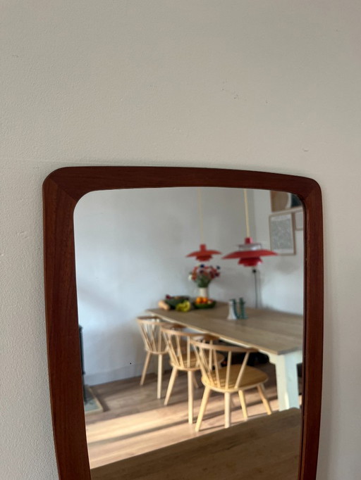 Vintage Deense teakhouten spiegel met mooie organische randen - spiegel uit het midden van de vorige eeuw