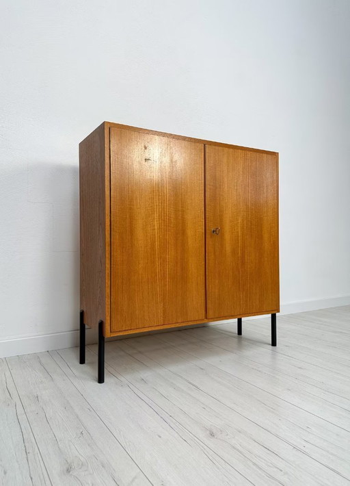 Petite commode vintage en teck avec pieds en métal années 60