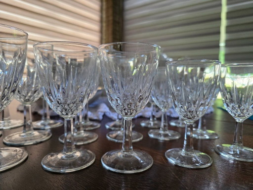 18-delige set originele kristallen glazen van het bekende Franse kwaliteitsmerk Cristal d'Arques, model Longchamp.