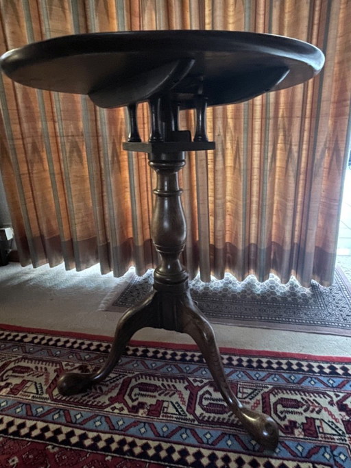 Timeless Antique Tripod Table – bijzettafels, Wood
