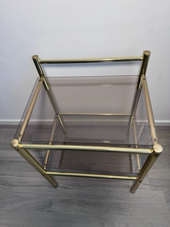 Vintage Regency stule  two-tier side table or nightstand featuring a brass-finished metal frame and smoked (photo 4 of 14)