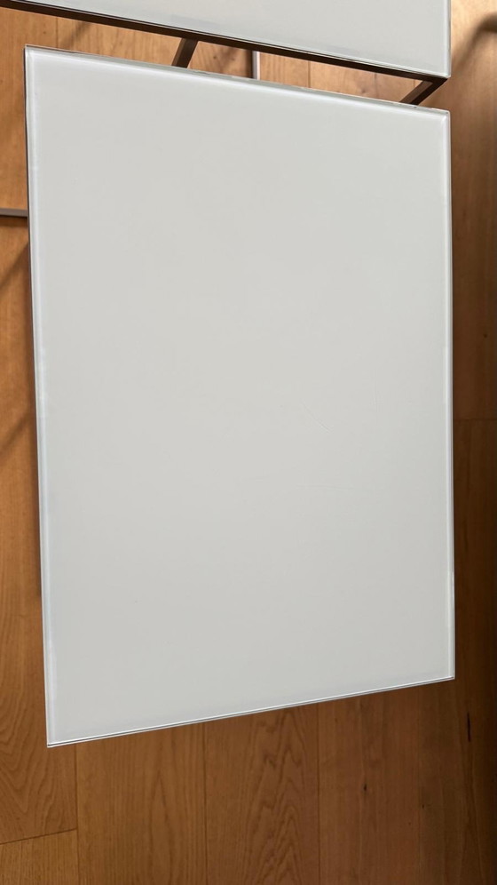 Kubischer Beistelltisch – Beek, Beistelltische, polished steel, Glass (photo 3 of 5)