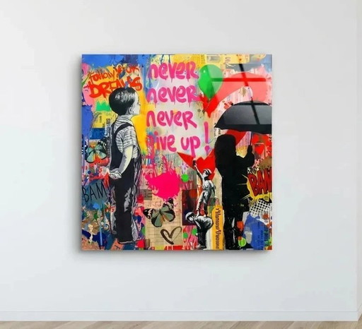 Motiv Banksy „Never Give Up“ – Exklusives Ausstellungsstück auf Acrylglas | 90 × 90 cm