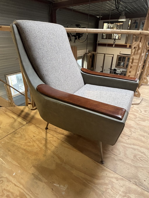 Gerestaureerde fauteuil in mid-century modern stijl