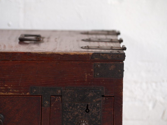 Small antique Japanese kodansu - Meiji / Taishō period (c. ) #35 – Storage cabinet, Metal (photo 36 of 40)