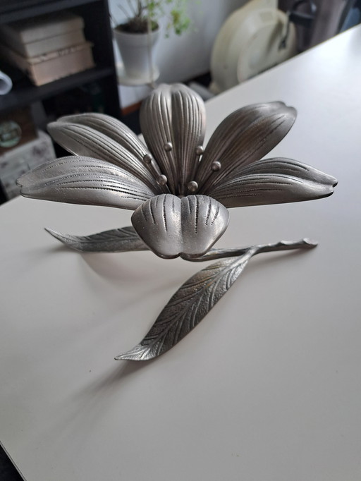 Cendrier vintage à fleurs en métal