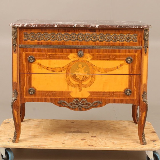 Image 1 of Gustavian Style Chest of Drawers with Intarsia Decor, 20th Century  For sale: an elegant 20th-century chest of drawers in Gustav