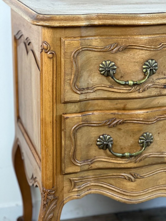 Image 1 of Cómoda estilo Luis XV en madera tallada
