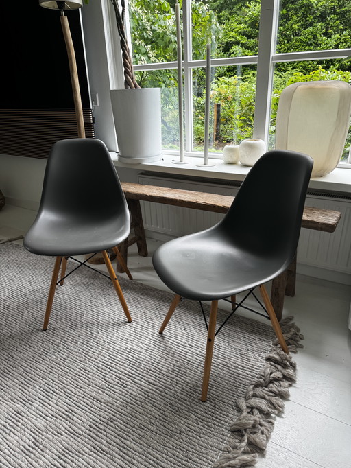 2 x Vitra Eames DSW dining chair