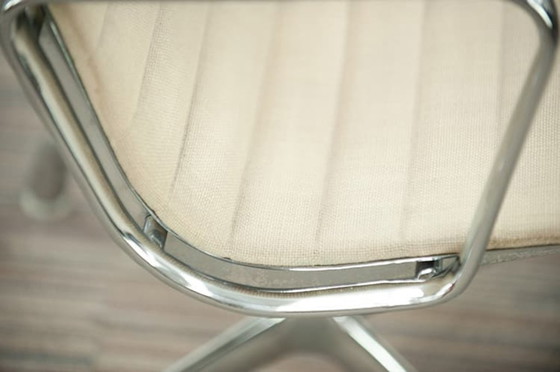 Image 1 of Conjunto de salón Herman Miller Ea116 + Reposapiés