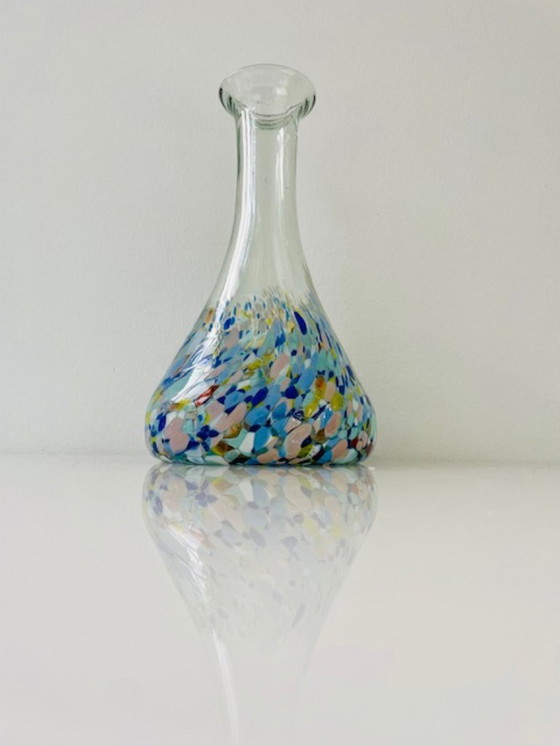 Image 1 of Mundgeblasene Designer-Karaffe mit buntem Konfetti-Effekt