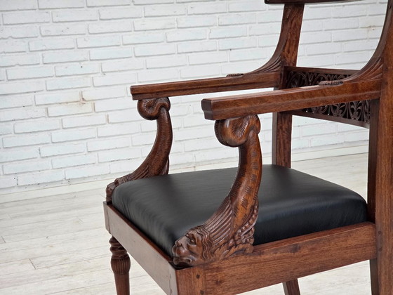 Image 1 of Jaren 1920-1930, Set van 2 fauteuils, ontwerp naar Georges Jacob, gesneden teakhout, leer, opnieuw gestoffeerd.