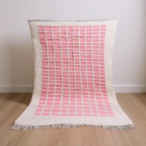Moroccan Berber rug, handwoven in the traditional style with rose motifs, size 2/3 m