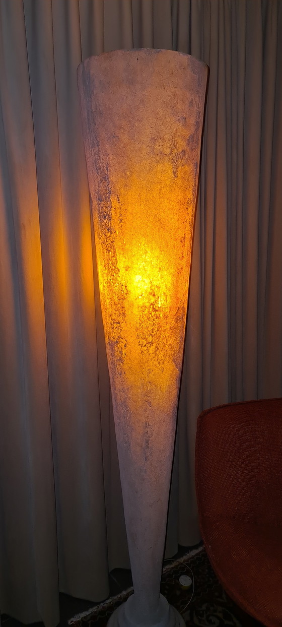 Image 1 of Stehlampe – Carreno Angel
Für das Kunststudio La Rocha