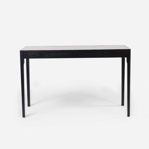 James Mudge: scrivania con piano in ottone